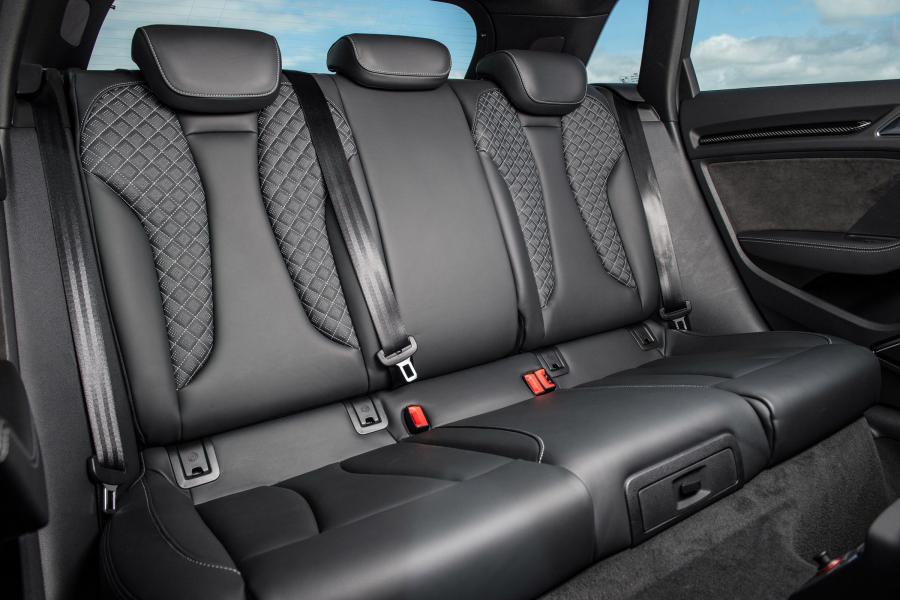 Интерьер Audi RS3 Sportback (8V) 2015 года  (UK) (фото 29 из 30)